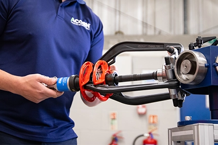 Acorn product manager demonstrates the SKF Easypull bearing puller
